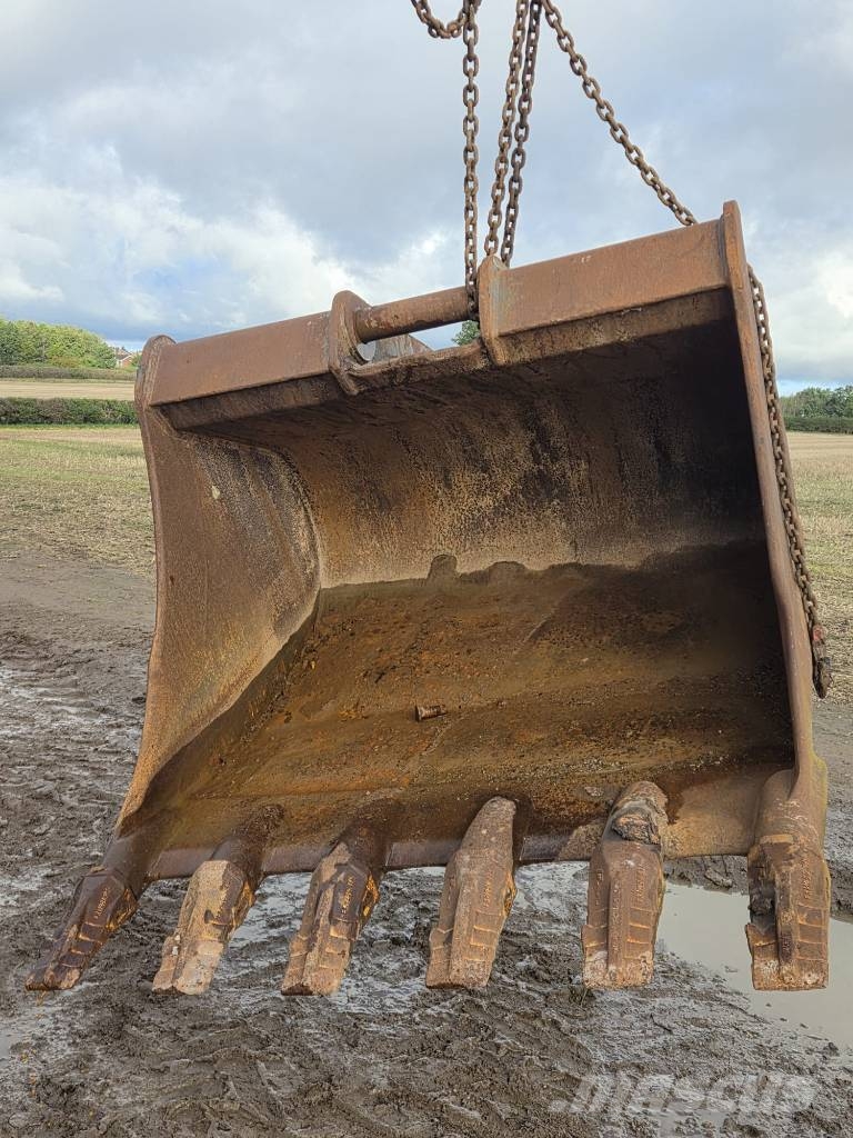 Selection of Digging Buckets to fit 20-24 ton Excavators Buckets