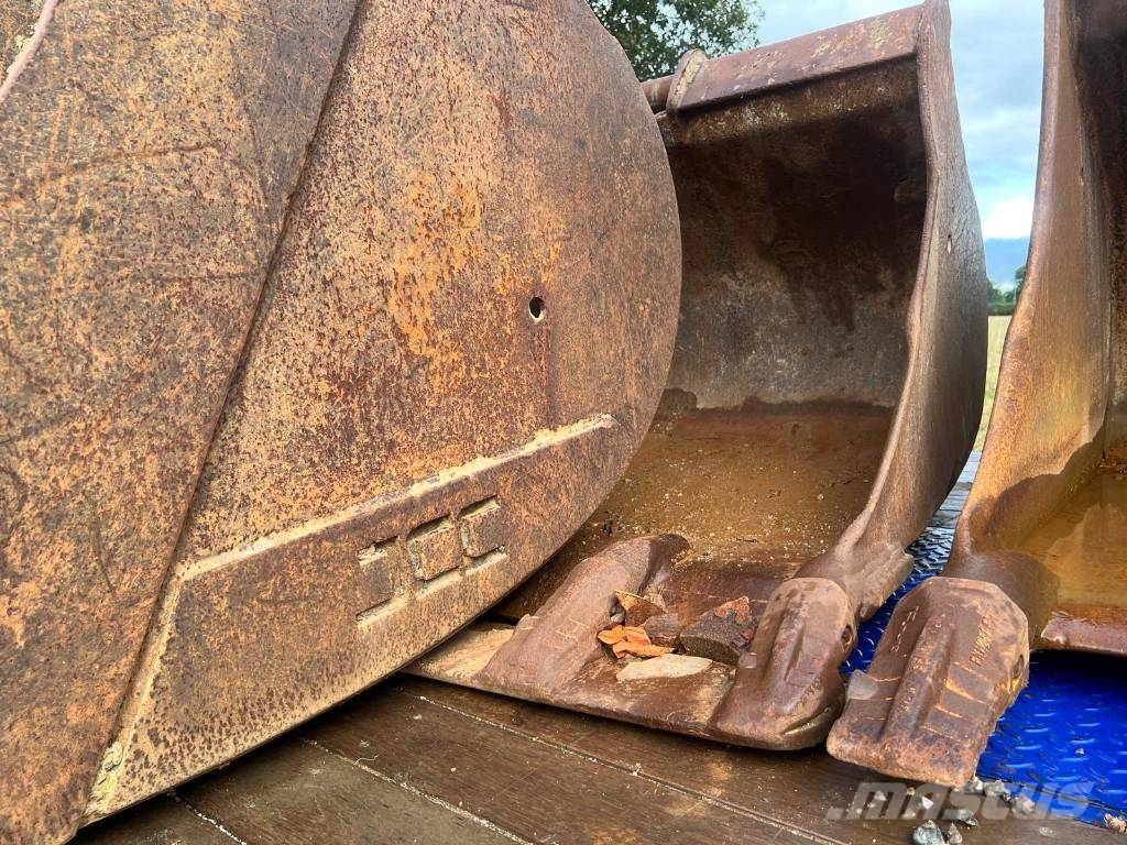 Selection of Digging Buckets to fit 20-24 ton Excavators Buckets