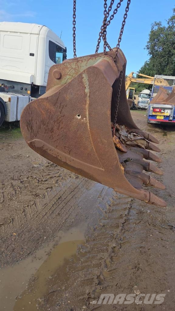 Selection of Digging Buckets to fit 20-24 ton Excavators Buckets