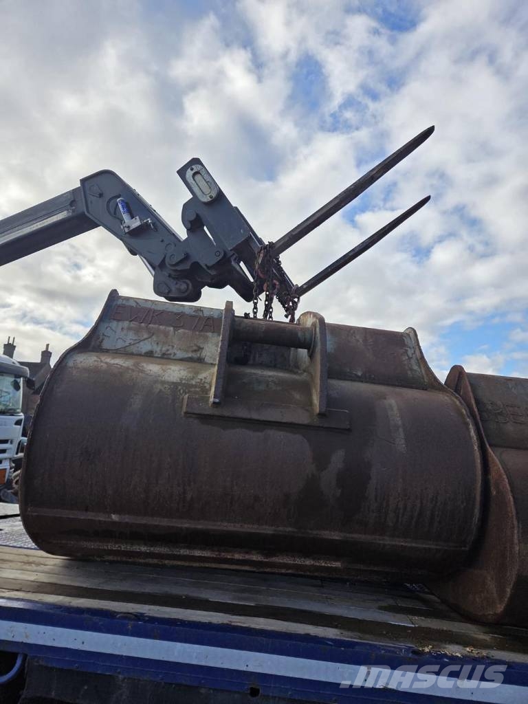 Selection of Digging Buckets to fit 20-24 ton Excavators Buckets