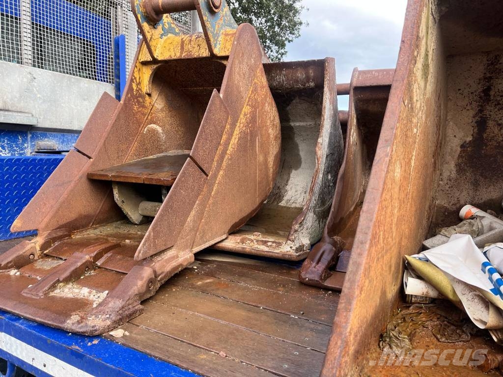 Selection of Digging Buckets to fit 20-24 ton Excavators Buckets