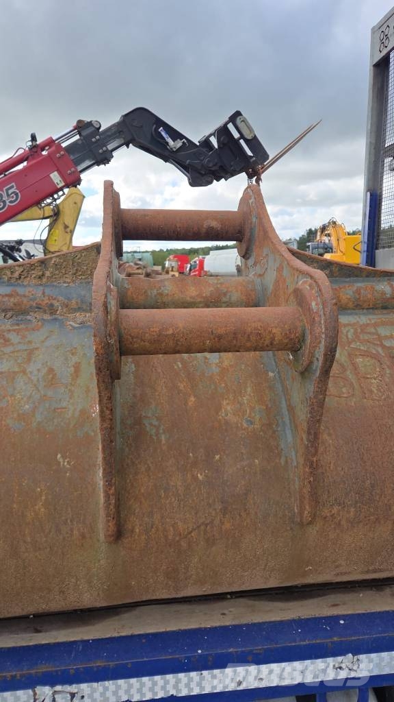 Selection of Digging Buckets to fit 20-24 ton Excavators Buckets