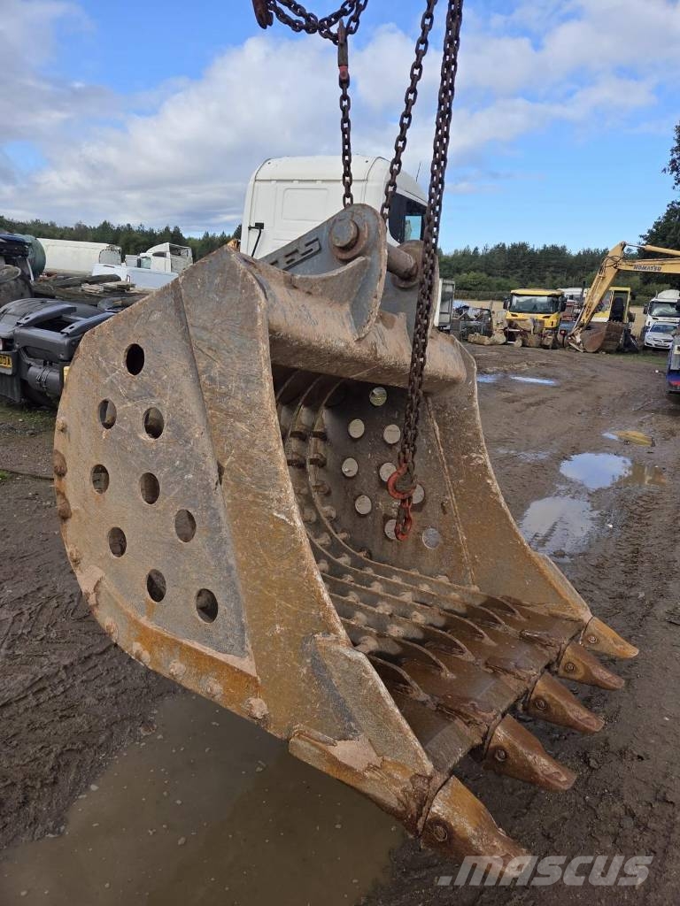 Selection of Digging Buckets to fit 20-24 ton Excavators Buckets