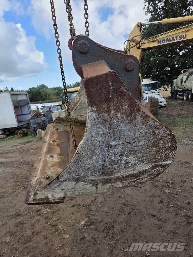 Selection of Digging Buckets to fit 20-24 ton Excavators Buckets