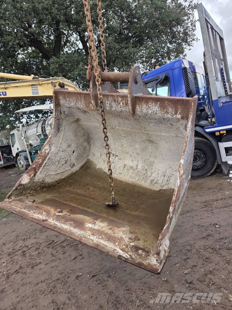 Selection of Digging Buckets to fit 20-24 ton Excavators Buckets
