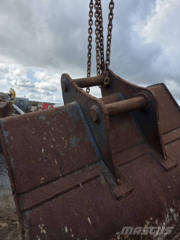 Selection of Digging Buckets to fit 20-24 ton Excavators Buckets