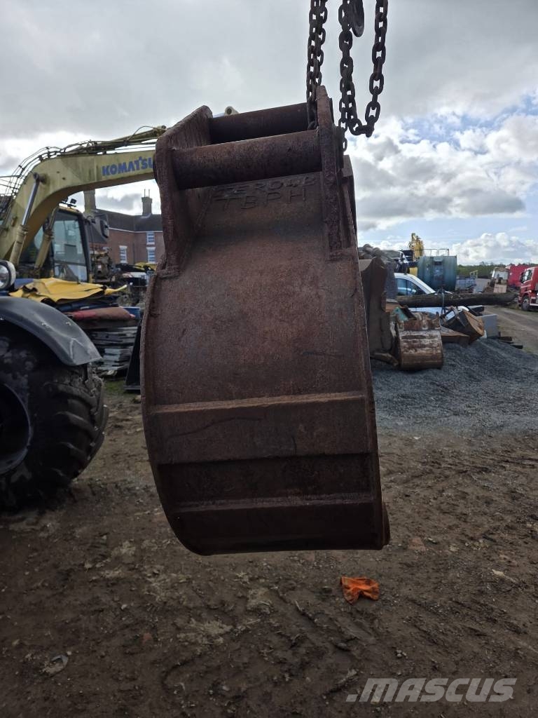 Selection of Digging Buckets to fit 20-24 ton Excavators Buckets