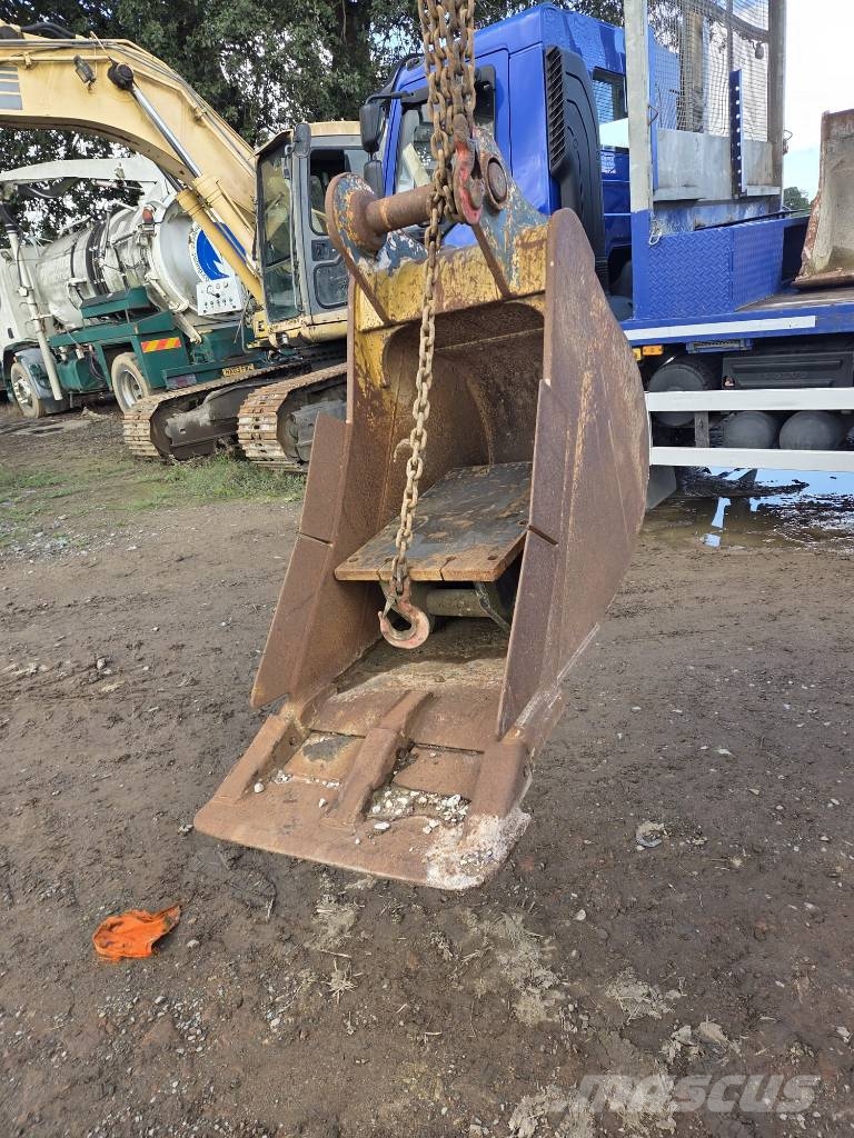 Selection of Digging Buckets to fit 20-24 ton Excavators Buckets