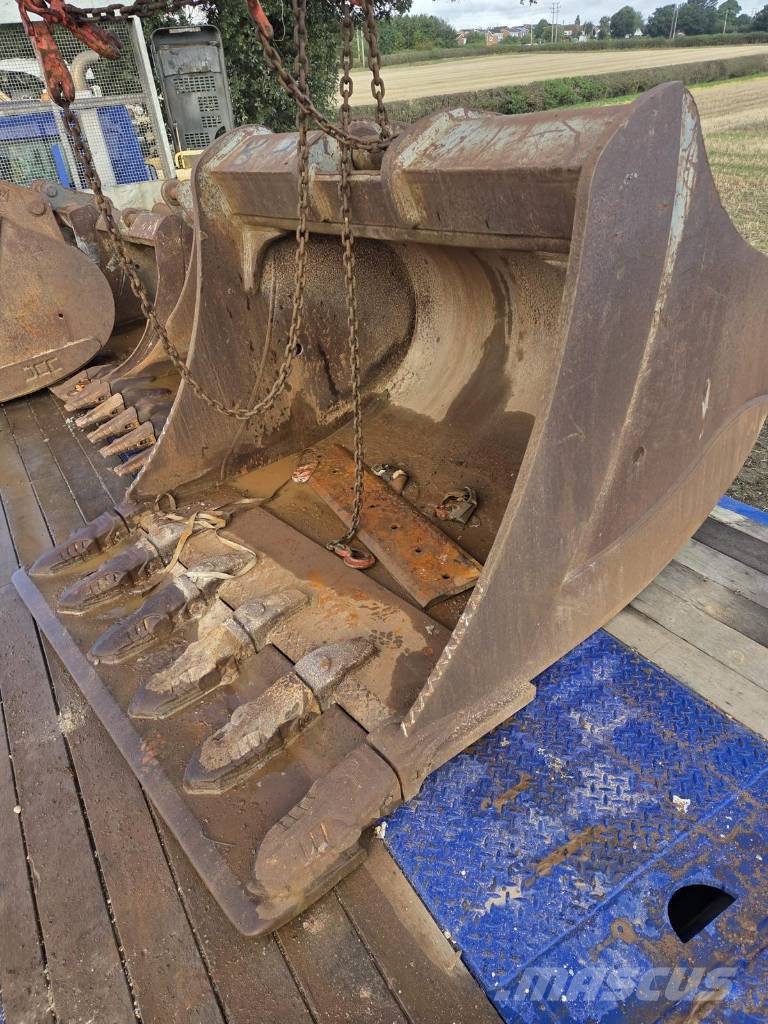 Selection of Digging Buckets to fit 20-24 ton Excavators Buckets
