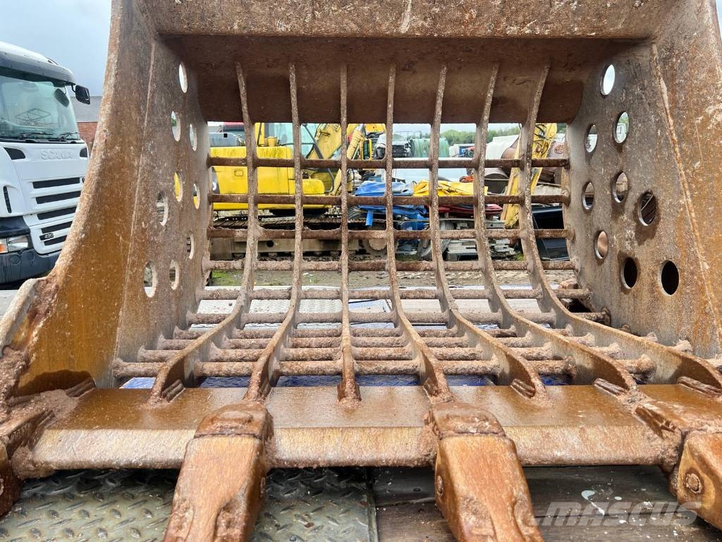Selection of Digging Buckets to fit 20-24 ton Excavators Buckets