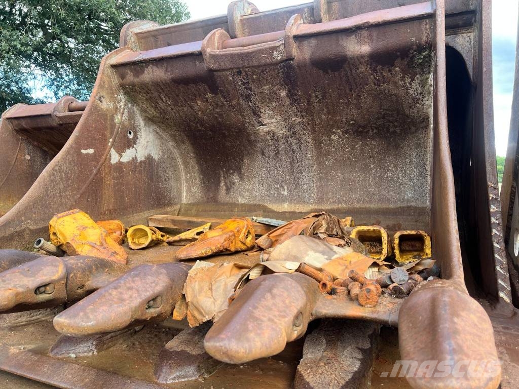 Selection of Digging Buckets to fit 20-24 ton Excavators Buckets