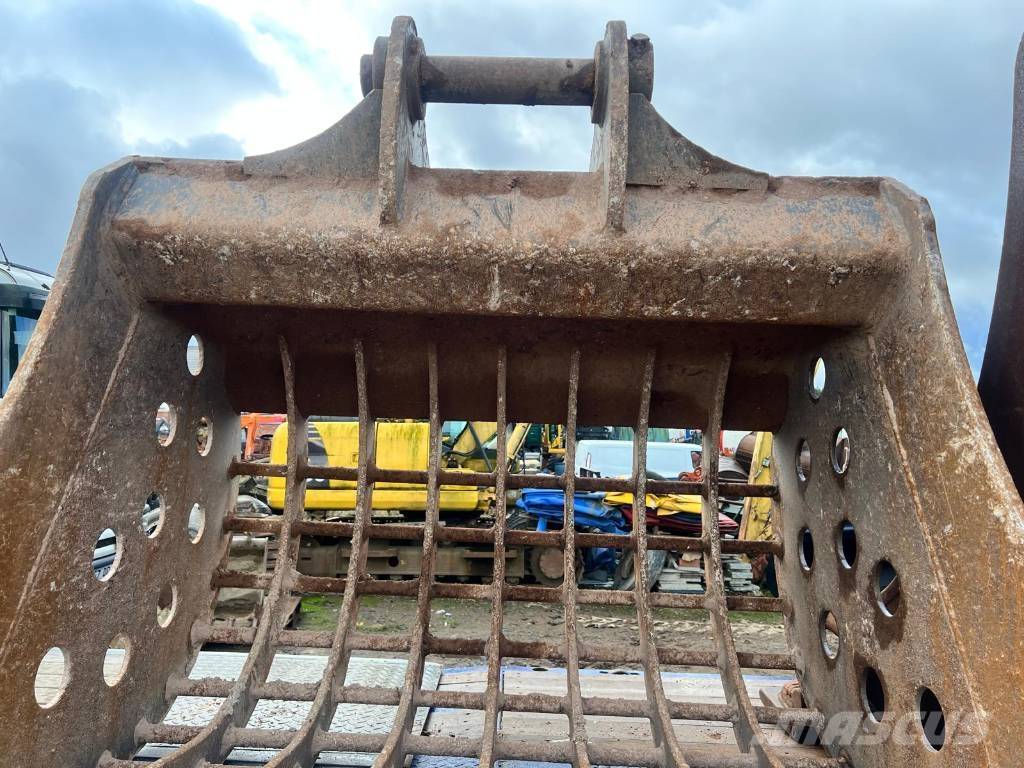 Selection of Digging Buckets to fit 20-24 ton Excavators Buckets