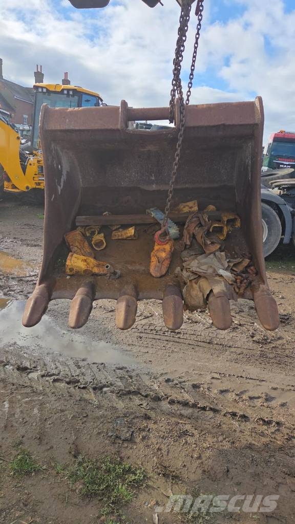 Selection of Digging Buckets to fit 20-24 ton Excavators Buckets