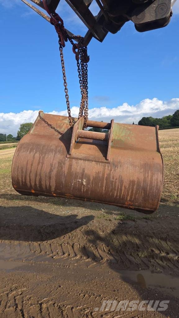 Selection of Digging Buckets to fit 20-24 ton Excavators Buckets