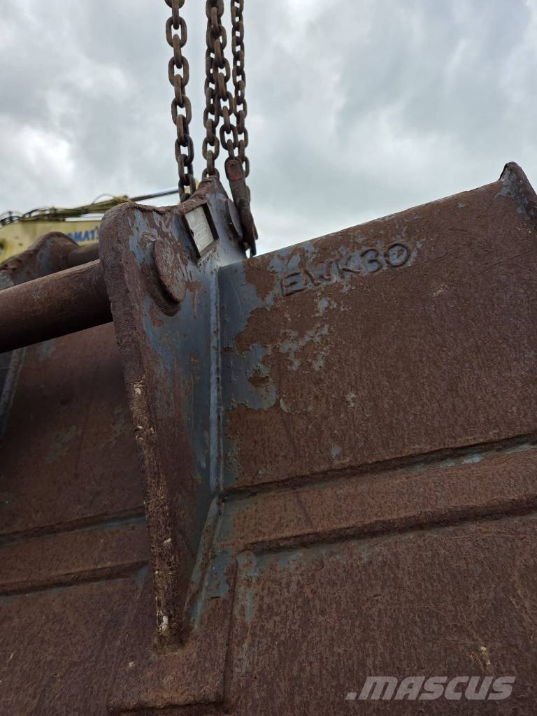 Selection of Digging Buckets to fit 20-24 ton Excavators Buckets