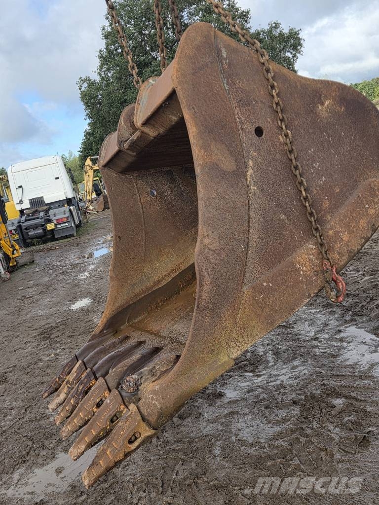 Selection of Digging Buckets to fit 20-24 ton Excavators Buckets