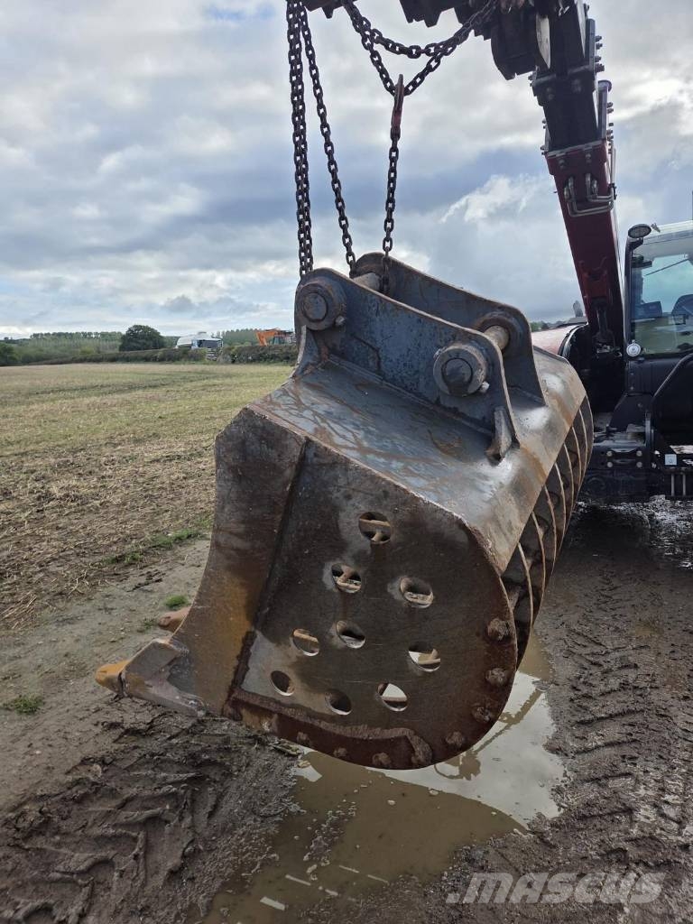 Selection of Digging Buckets to fit 20-24 ton Excavators Buckets