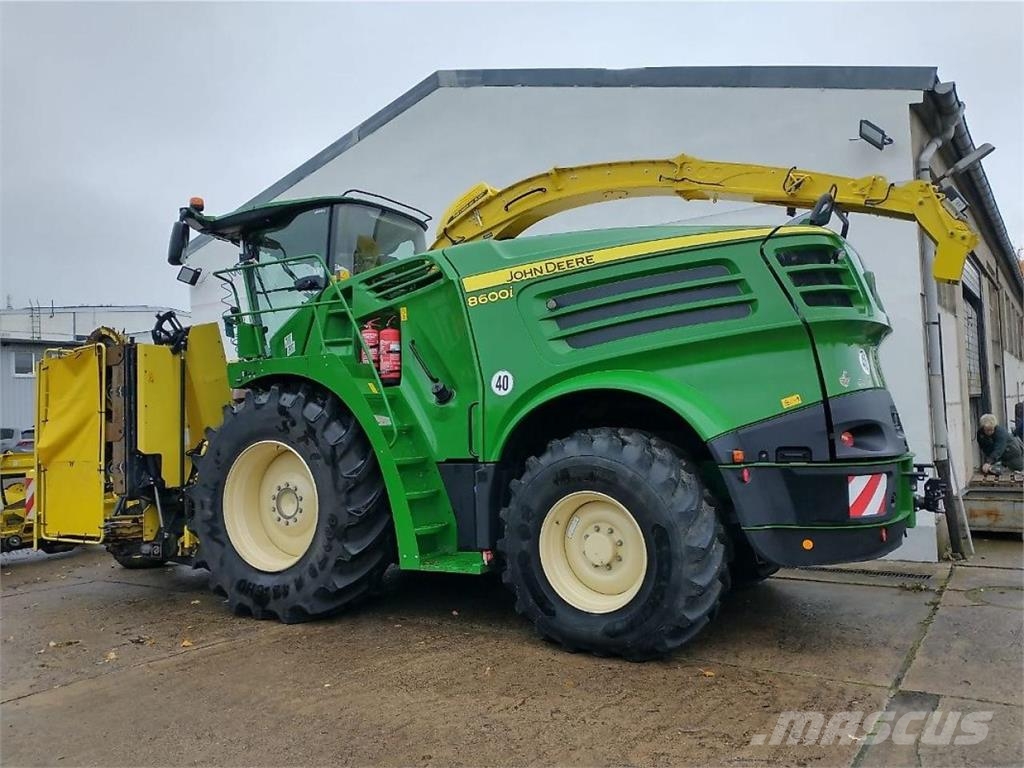 John Deere 8600 自走式青贮饲料收割机