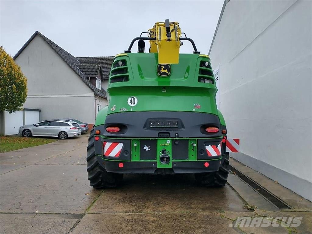 John Deere 8600 自走式青贮饲料收割机