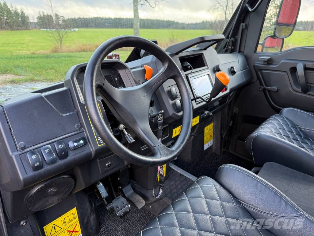 John Deere Gator XUV 865M UTV