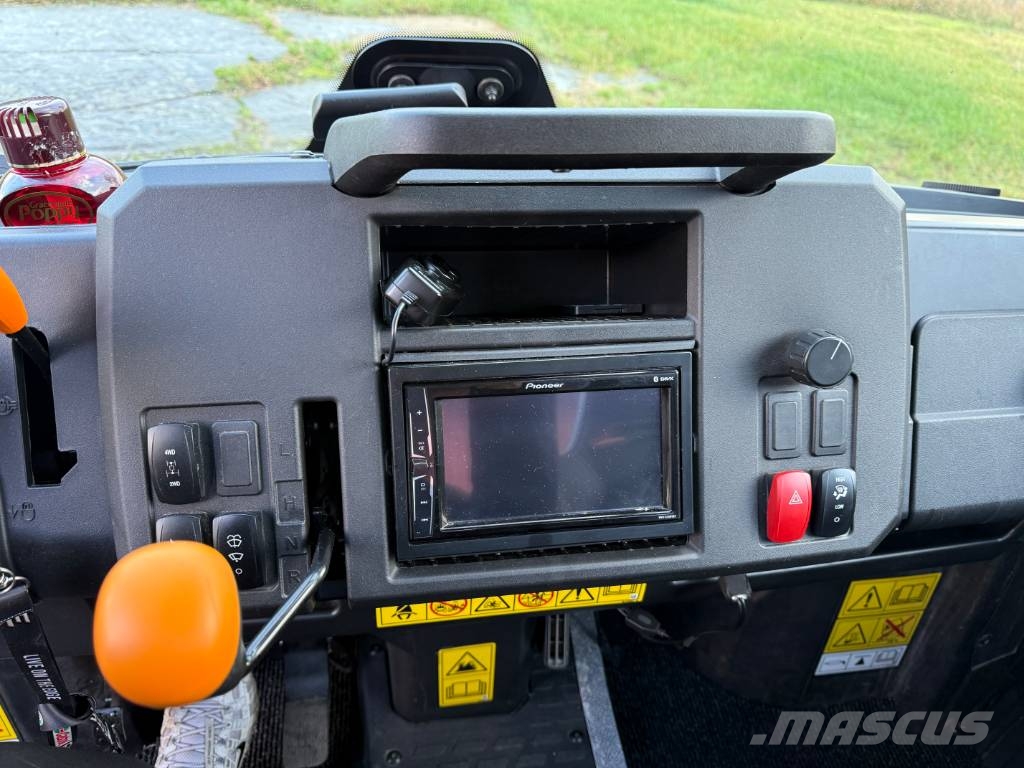 John Deere Gator XUV 865M UTV