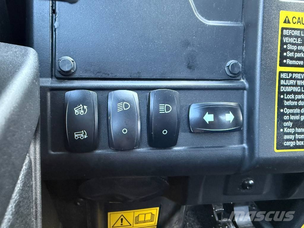 John Deere Gator XUV 865M UTV