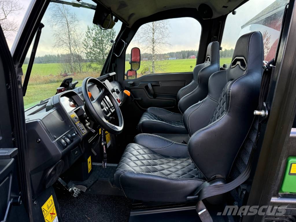 John Deere Gator XUV 865M UTV