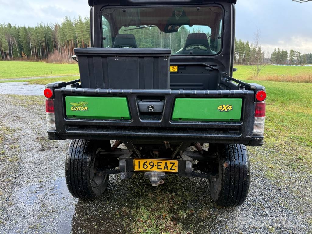 John Deere Gator XUV 865M UTV