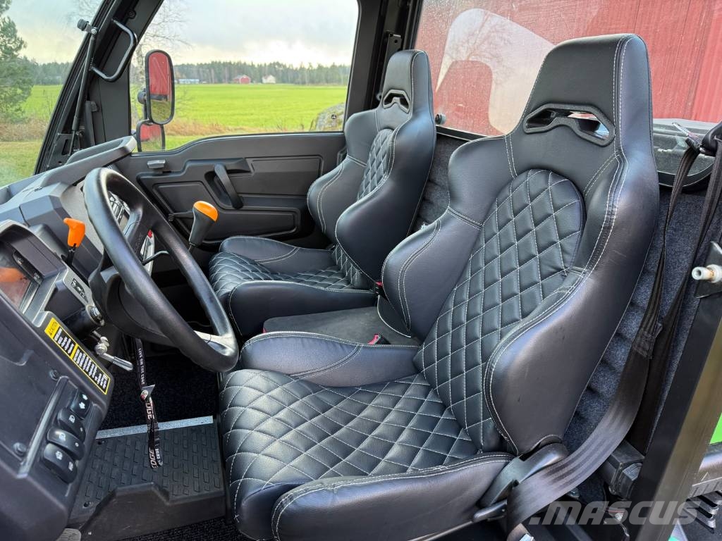 John Deere Gator XUV 865M UTV