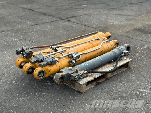 Liebherr R 924 USED HYDRAULIC CYLINDER COMPLET 4 PCS Hydraulikk