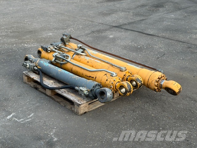Liebherr R 924 USED HYDRAULIC CYLINDER COMPLET 4 PCS Hydraulikk