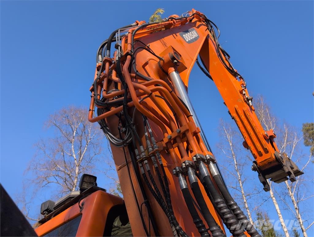 Doosan DX 140 LC-3 حفارات زحافة