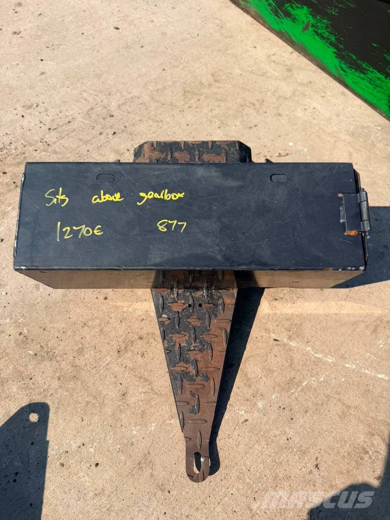 John Deere 1270E Fire Extinguisher Box Chassi e suspensão