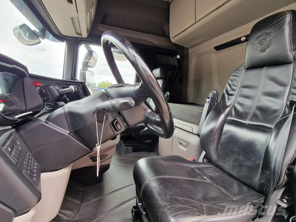 Scania 590S V8 NGS 6X4 - retarder - full air - leather - Camiones tractor
