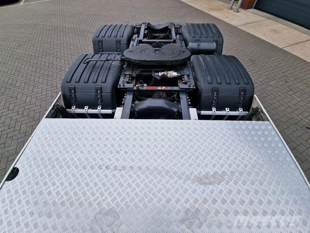 Scania 590S V8 NGS 6X4 - retarder - full air - leather - Camiones tractor