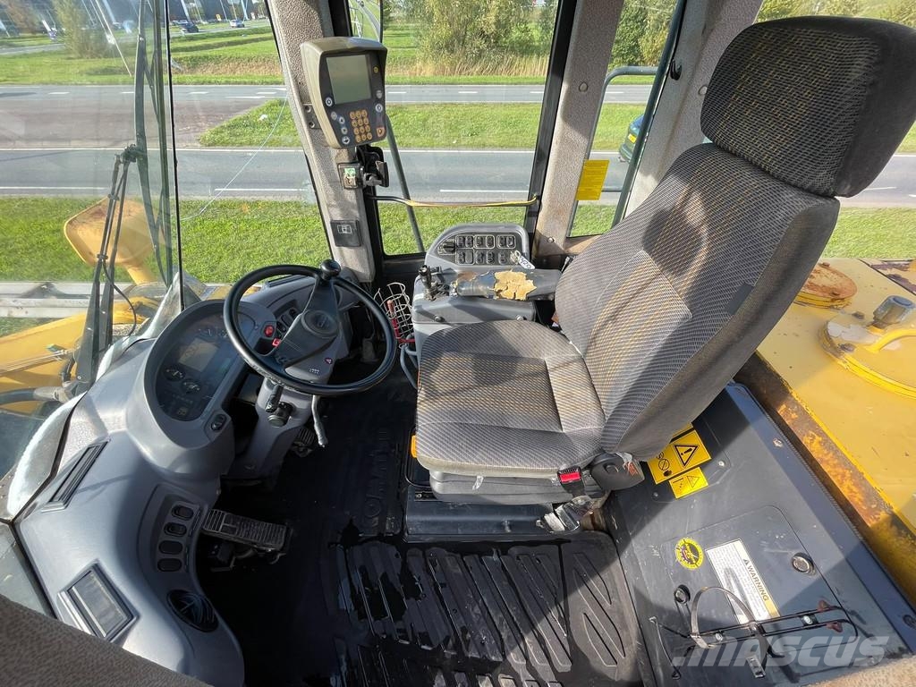 Komatsu WA500-6 輪胎式裝載機