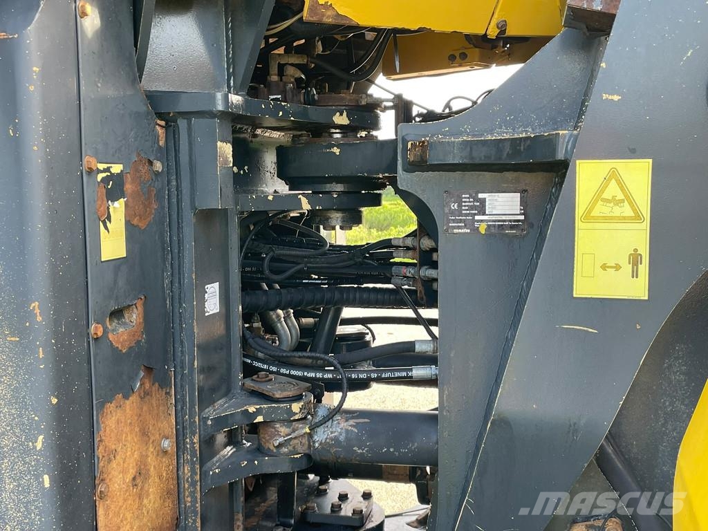Komatsu WA500-6 輪胎式裝載機