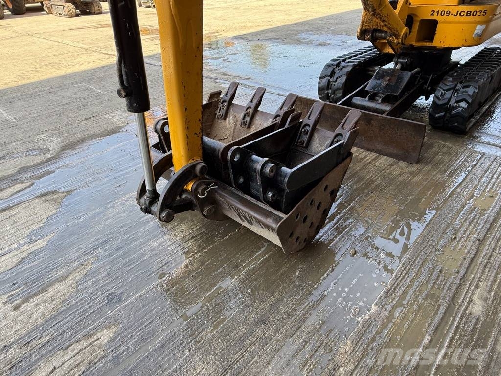 JCB 8008 CTS Micro Excavator with 3 Buckets 小型挖掘机
