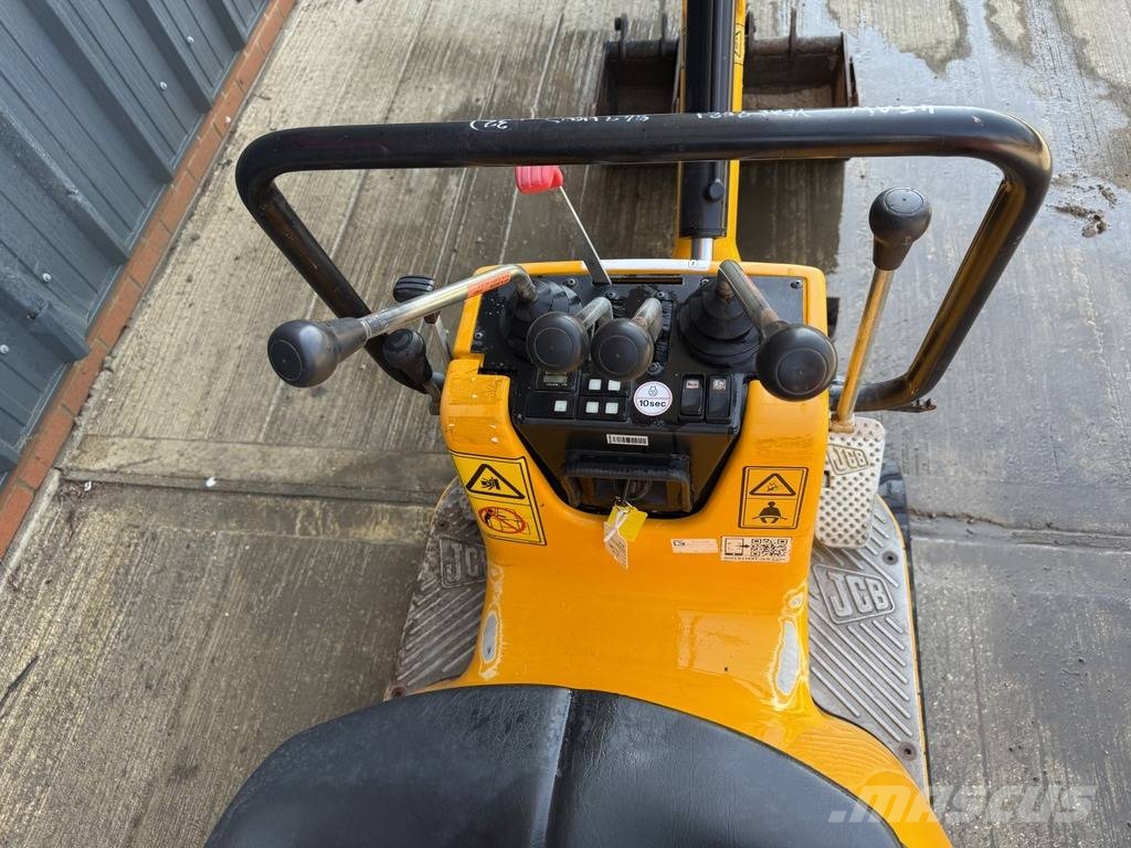 JCB 8008 CTS Micro Excavator with 3 Buckets 小型挖掘机