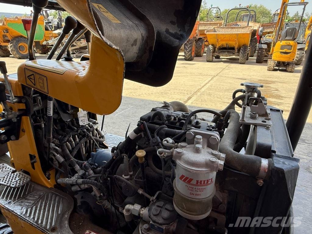 JCB 8008 CTS Micro Excavator with 3 Buckets 小型挖掘机