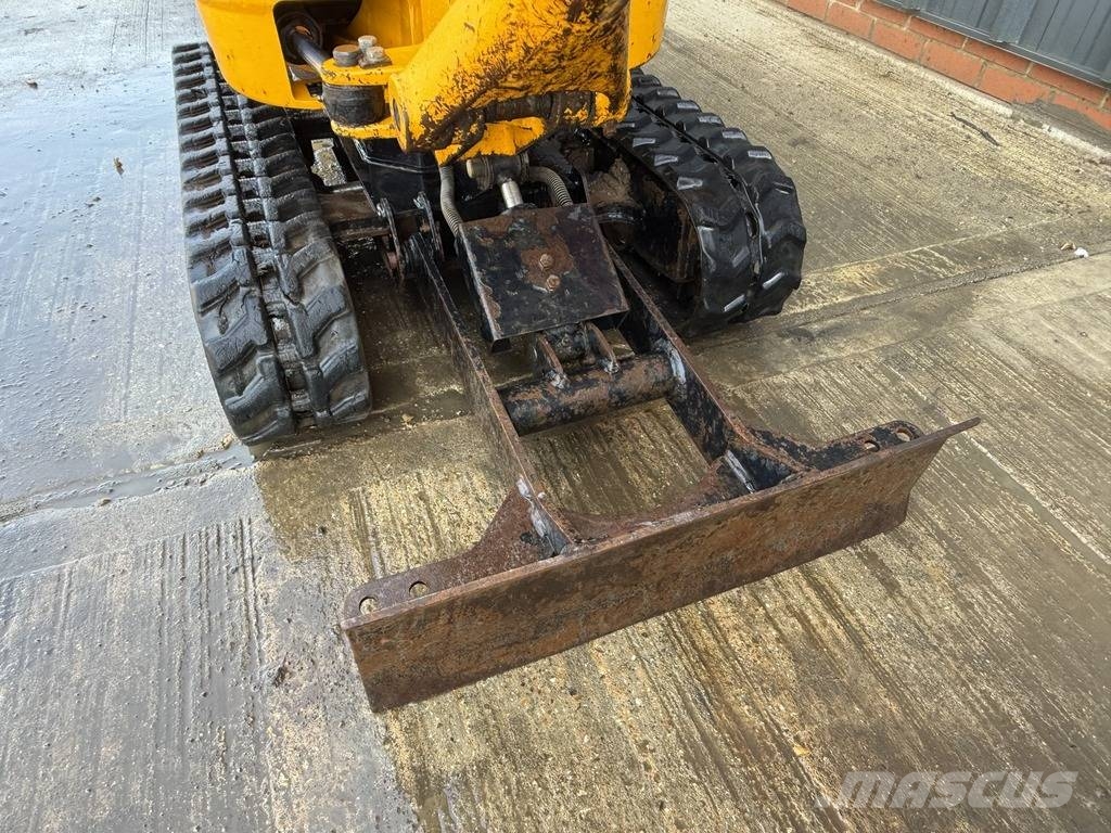 JCB 8008 CTS Micro Excavator with 3 Buckets 小型挖掘机
