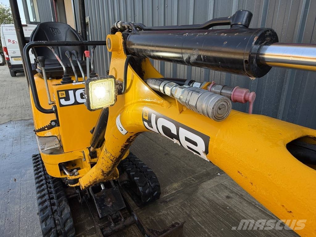 JCB 8008 CTS Micro Excavator with 3 Buckets 小型挖掘机