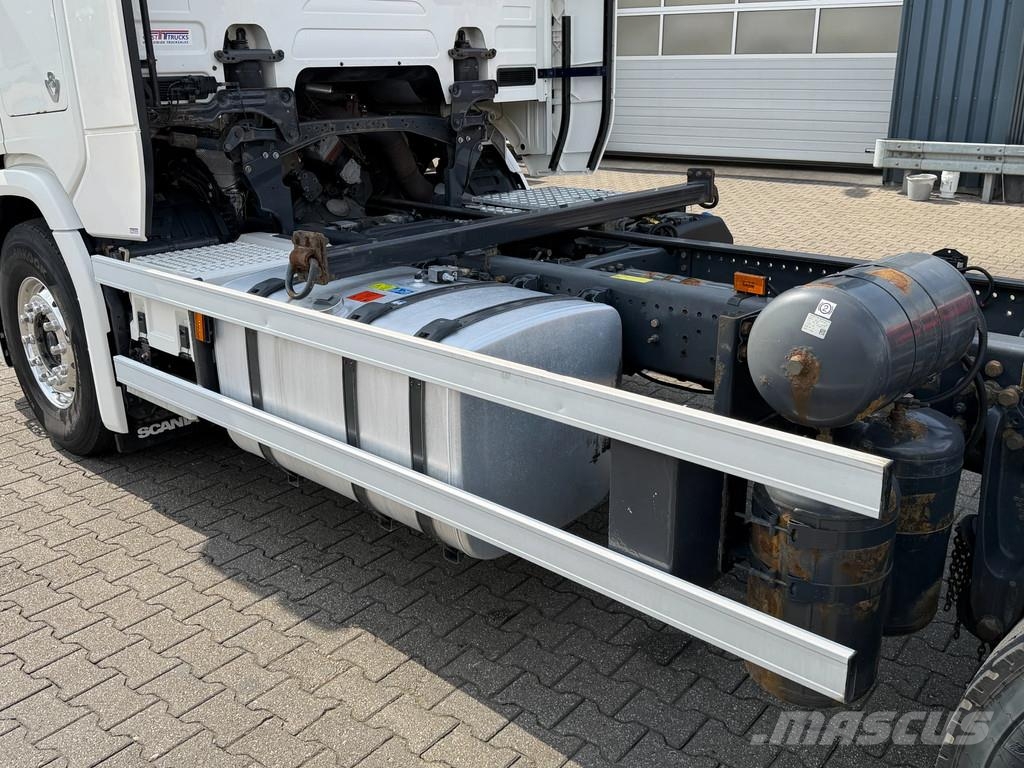 Scania R650 V8 6x2*4 Retarder Full Air 4.35 WB Euro 6 새시 운전실 트럭