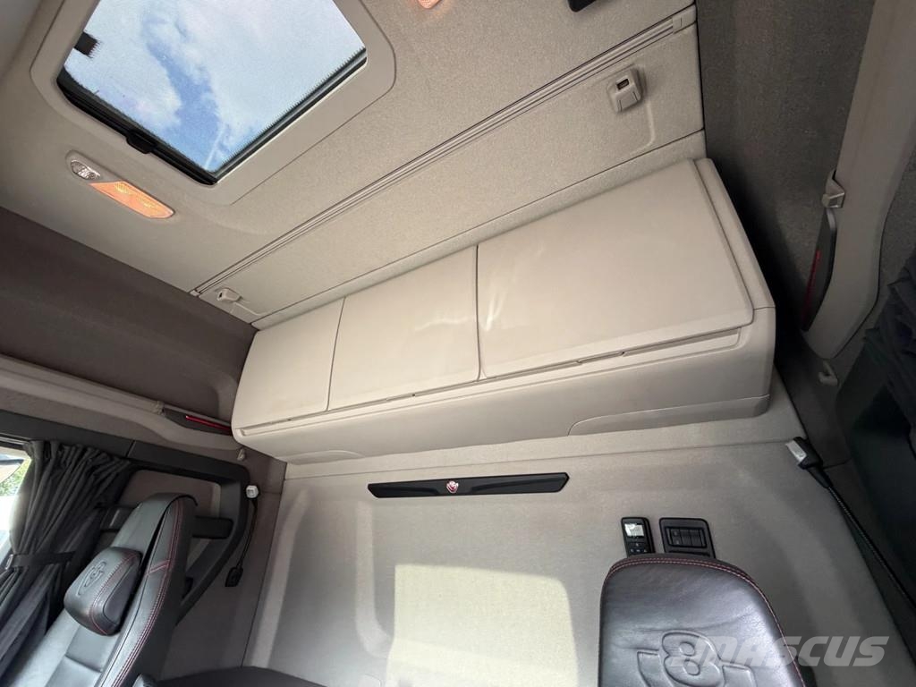 Scania R650 V8 6x2*4 Retarder Full Air 4.35 WB Euro 6 새시 운전실 트럭