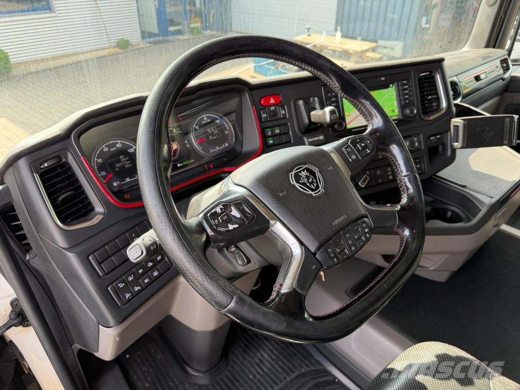 Scania R650 V8 6x2*4 Retarder Full Air 4.35 WB Euro 6 새시 운전실 트럭