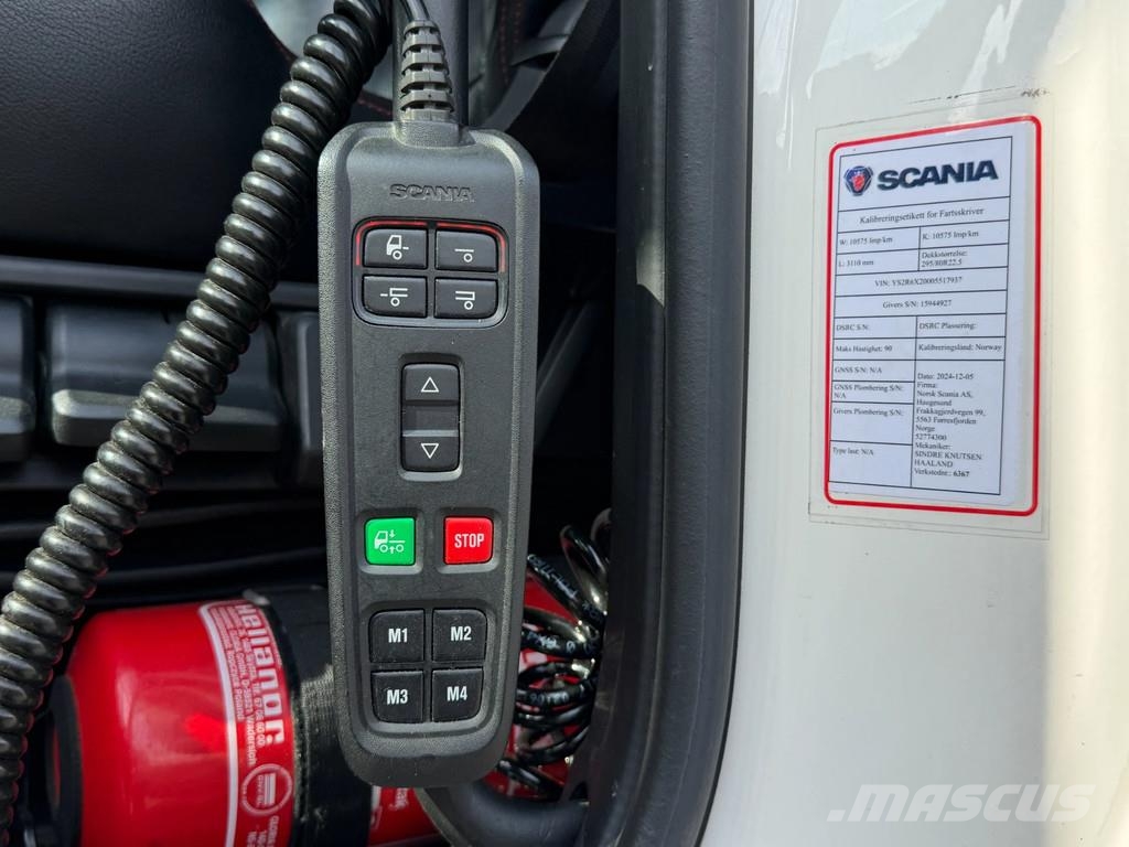 Scania R650 V8 6x2*4 Retarder Full Air 4.35 WB Euro 6 새시 운전실 트럭