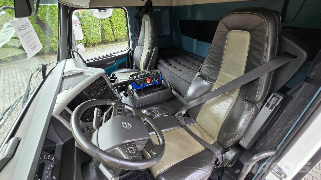 Volvo FM500 6x2 HDS HMF 3220K7-19m Crane trucks