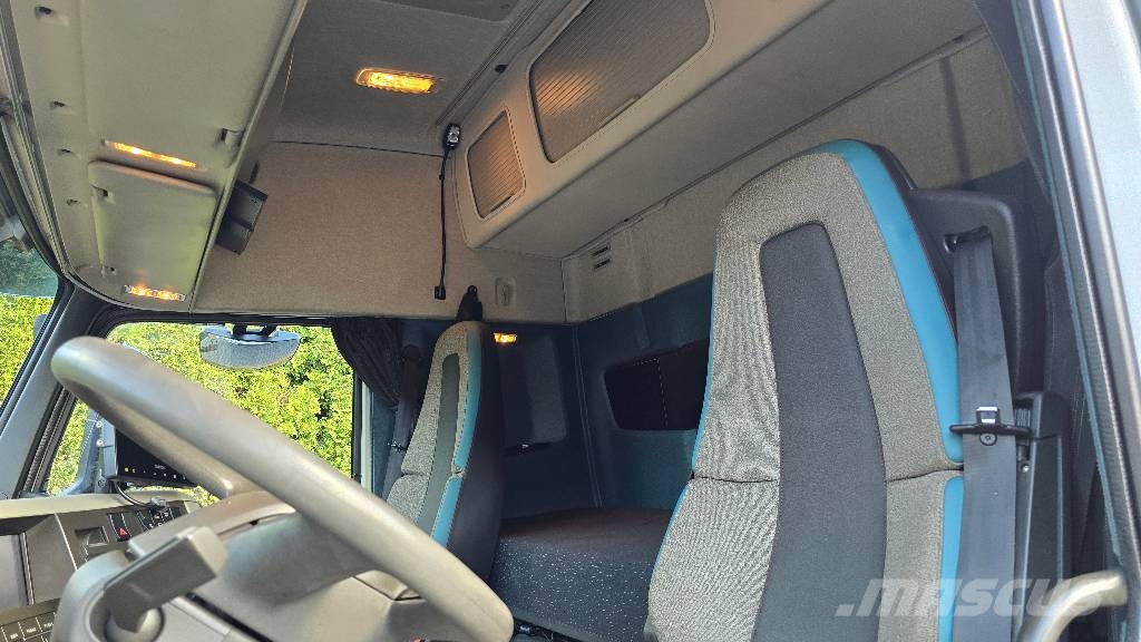 Volvo FM500 6x2 HDS HMF 3220K7-19m Vlakke laadvloer met kraan