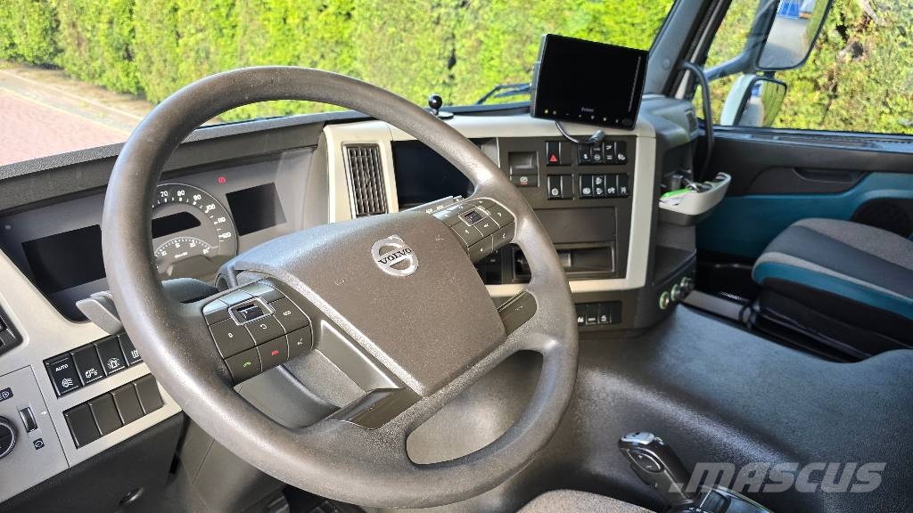 Volvo FM500 6x2 HDS HMF 3220K7-19m Vlakke laadvloer met kraan