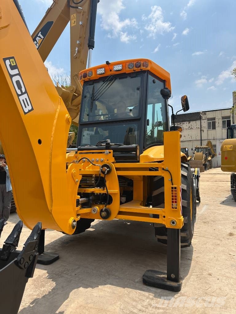JCB 3CX لوادر ذات جرافات عكسية